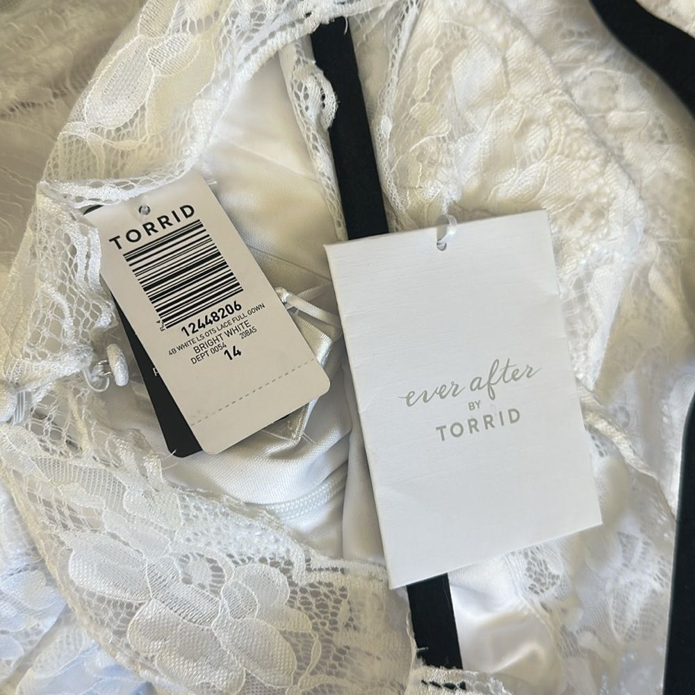 TORRID 14 White Lace Off Shoulder A-Line Wedding Dress NWT - Picture 5 of 12